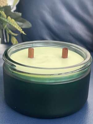 Természetes szúnyogriasztó gyertya zöld üvegtégelyben - citronella és fahéj illattal