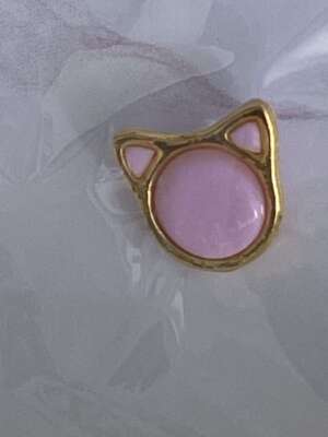 Cica alakú fülbevaló – arany szegély, rózsaszín belső