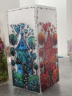 Üvegfestett asztali lámpa – Szívek Palotája