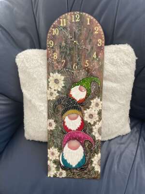 Mesebeli időmérés – kézzel festett falióra