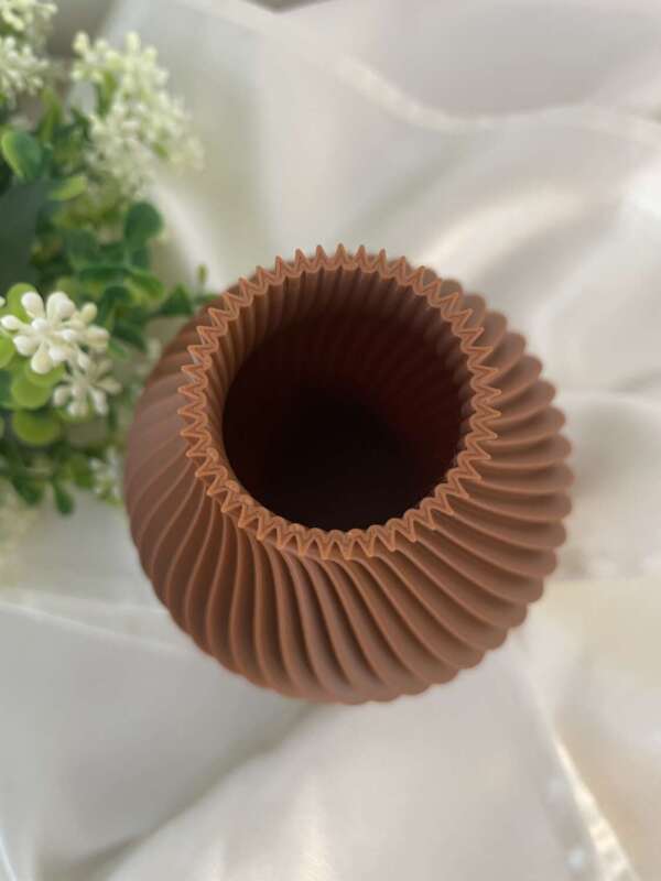 3D nyomtatott barna színű dizájnváza - 14 cm - Image 2