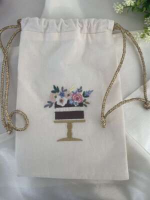 Hímzett vászon szütyő