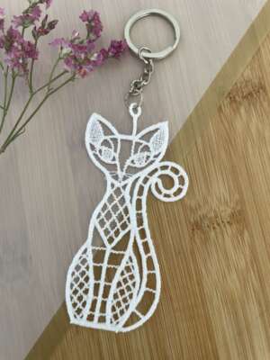 Hófehér csipke cicás kulcstartó