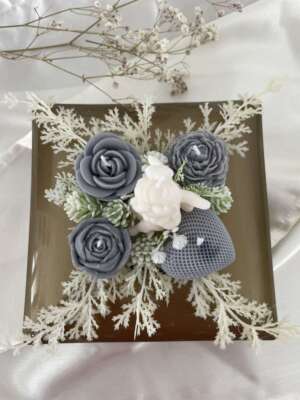 Szójaviasz sírdísz arany tartóban