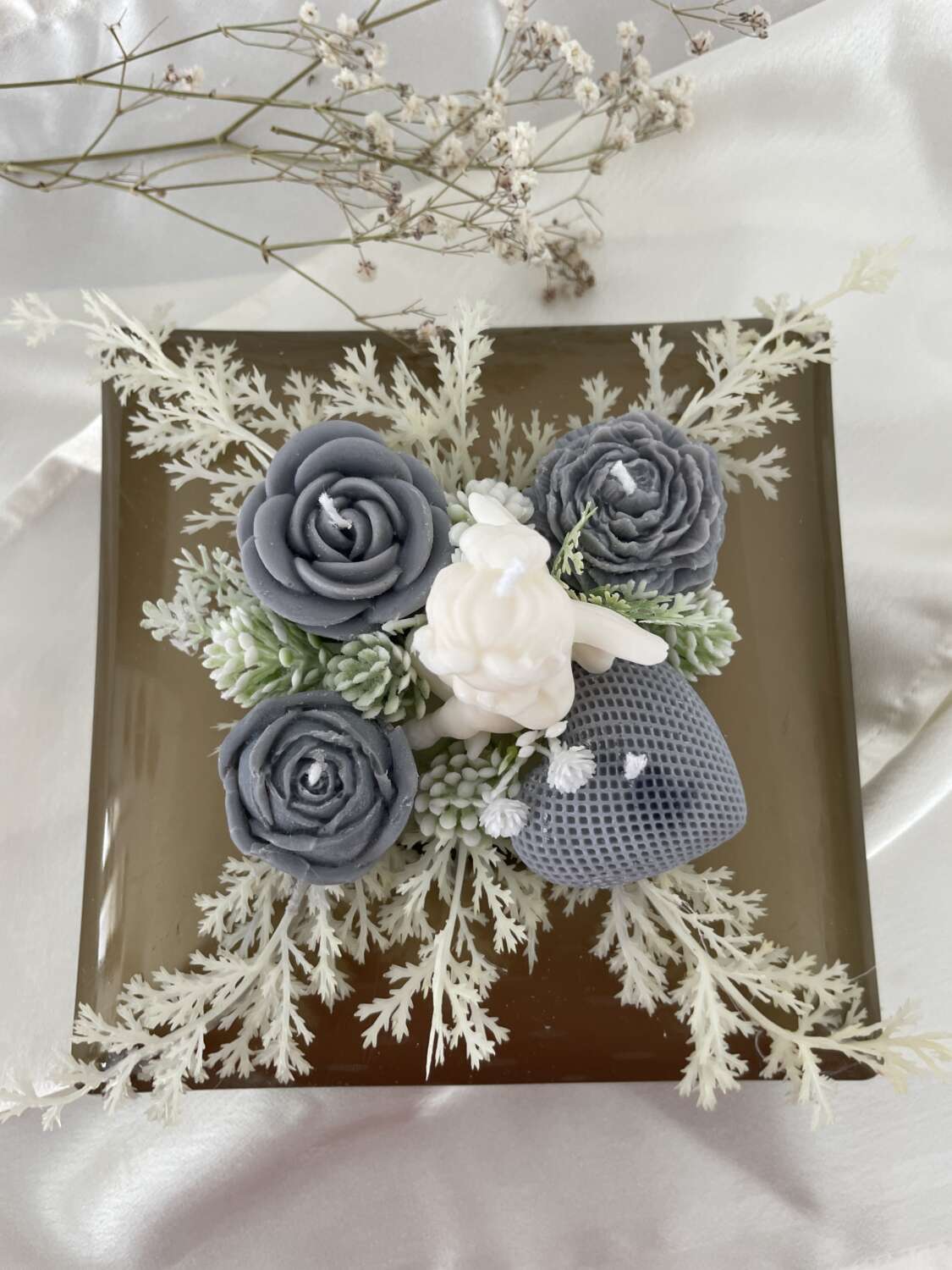 Szójaviasz sírdísz arany tartóban