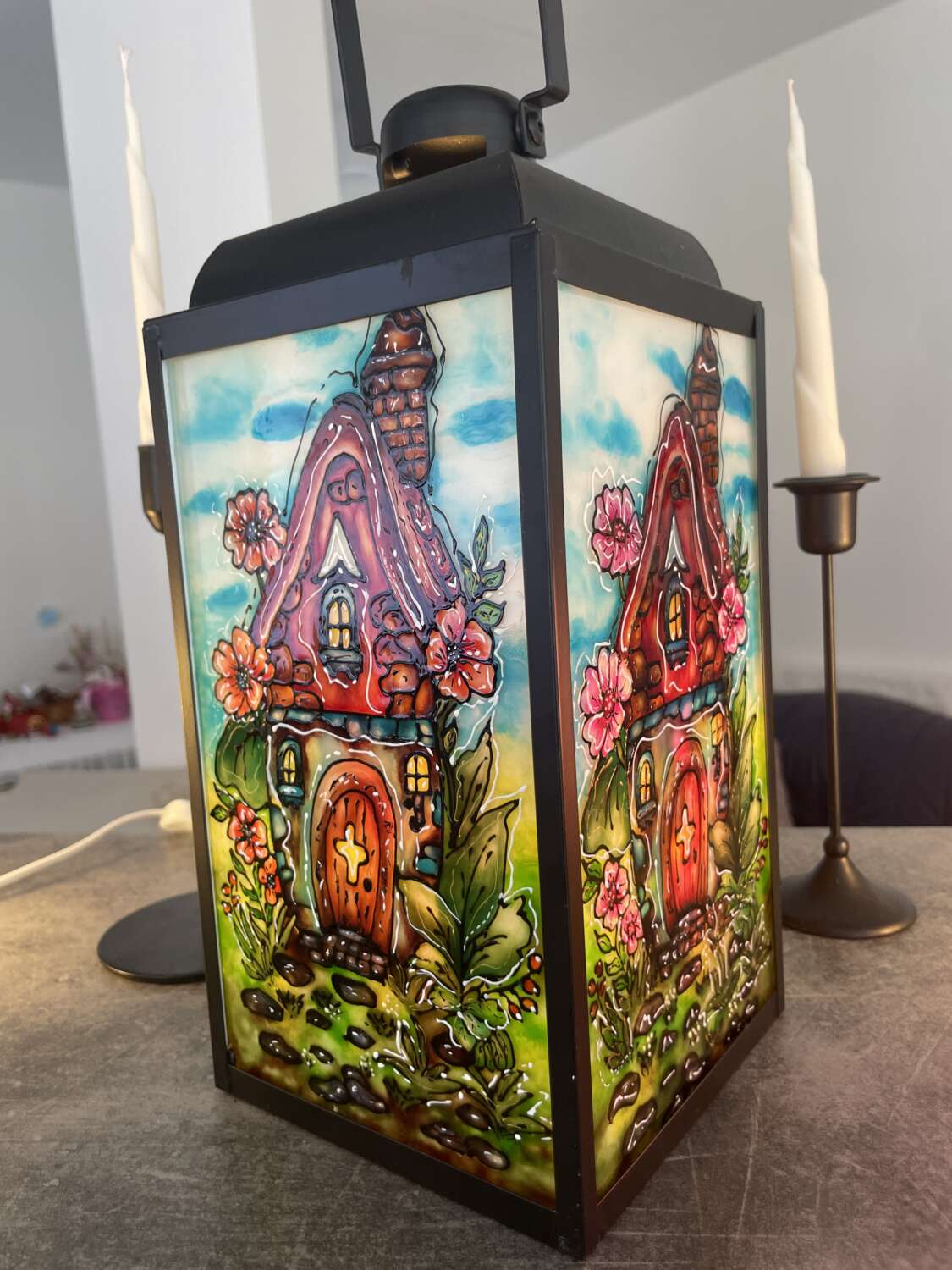 „Manólak” – kézzel festett, közepes méretű lámpás - Image 2