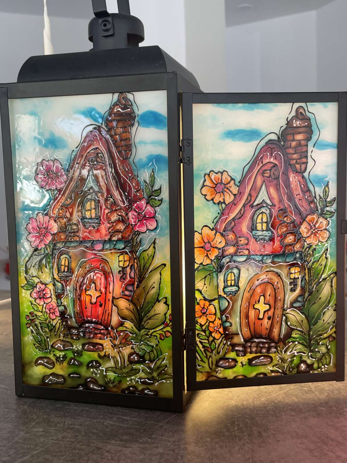 „Manólak” – kézzel festett, közepes méretű lámpás