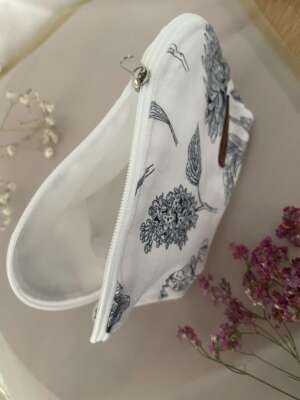 Cipzáros, bélelt neszeszer – két méretben - 23 cm széles