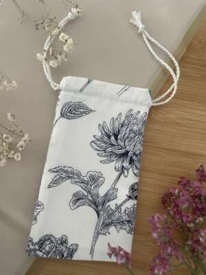 Zsinórral összehúzható, bélelt tasak